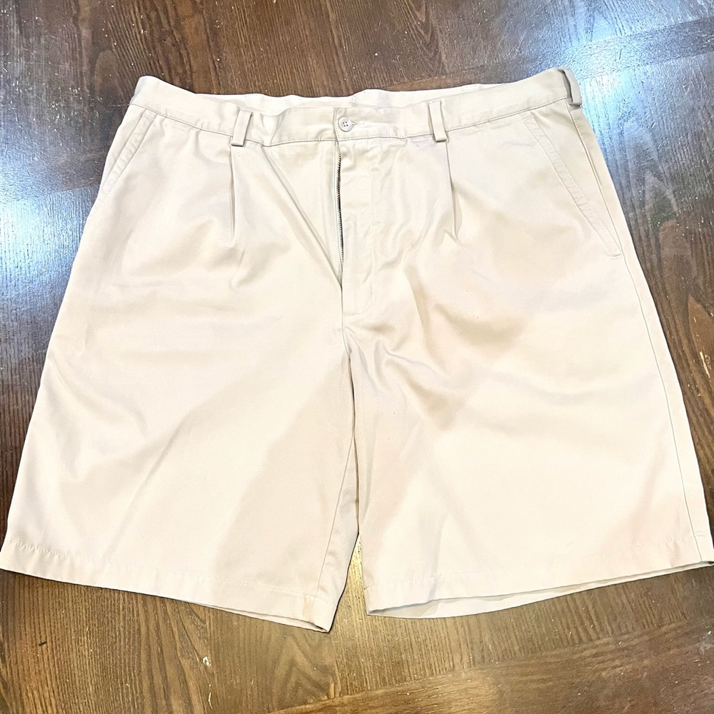 Men’s Nike golf shorts